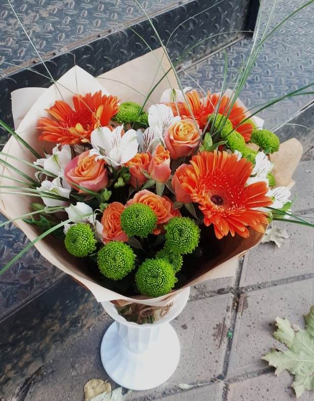Букет цветов из: Герберы, Хризантемы, Альстромерии и Розы в Острове