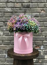 Цветочная композиция из Гипсофила и Розы в шляпной коробке в Острове