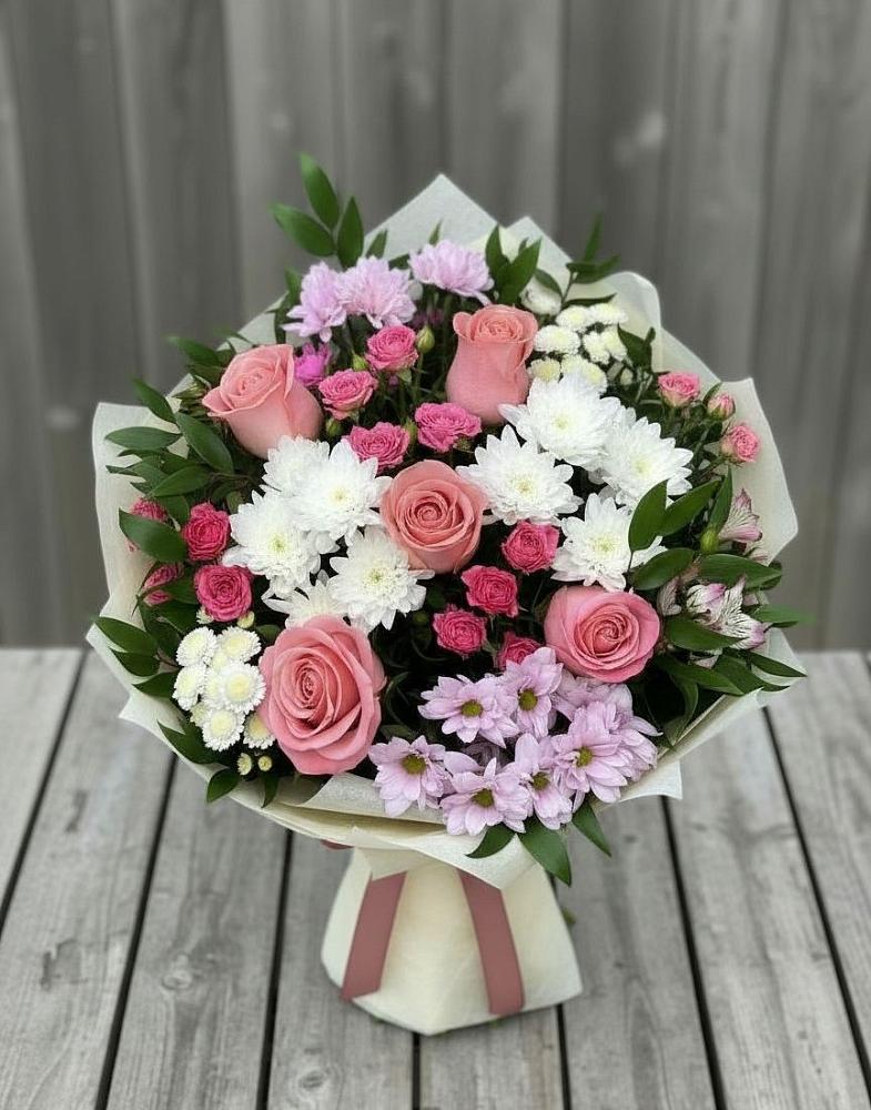 Букет цветов из: Альстромерии, Гвоздики, Розы и Хризантемы в Острове