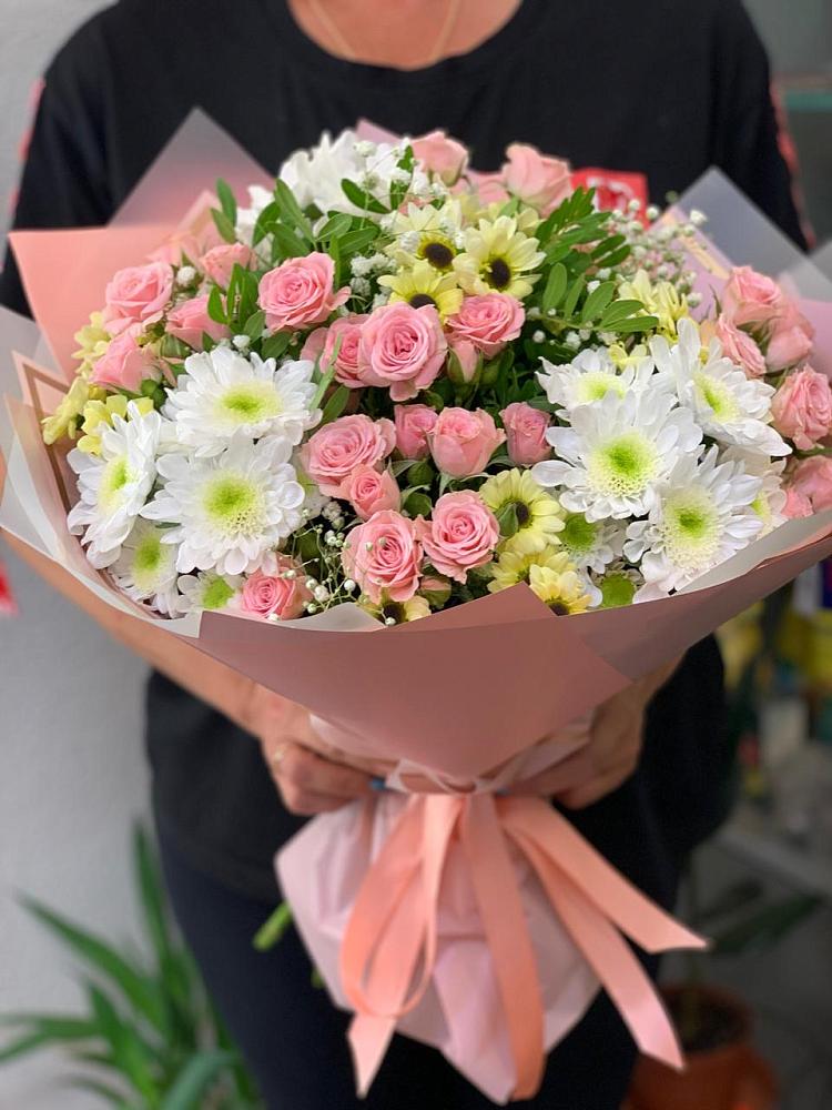 Букет цветов из: Розы и Хризантемы в Острове