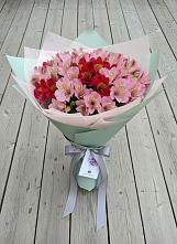 Букет цветов из:  Альстромерии в Острове