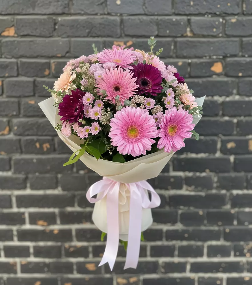 Букет цветов из: Герберы и Хризантемы в Острове