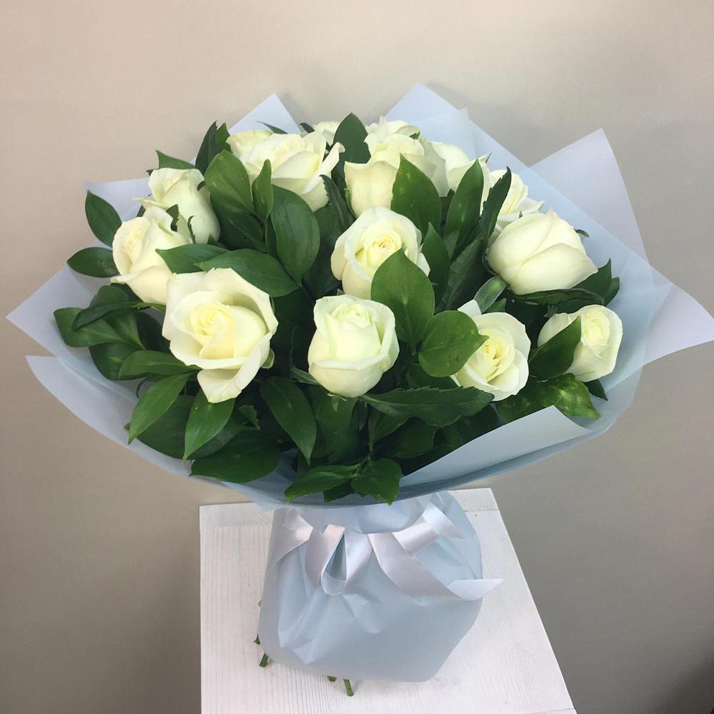 Букет 15 Белых роз Проуд в Острове