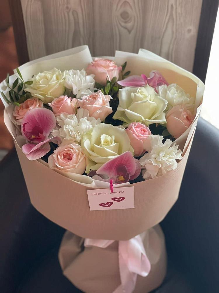 Букет цветов из: Орхидеи, Розы и Гвоздики в Острове