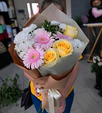 Букет цветов из:  Герберы, Розы и Хризантемы в Острове