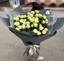 Букет Белые кустовые розы Солинеро в Острове