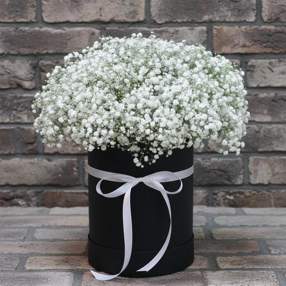 Цветочная композиция из Гипсофила в шляпной коробке в Острове