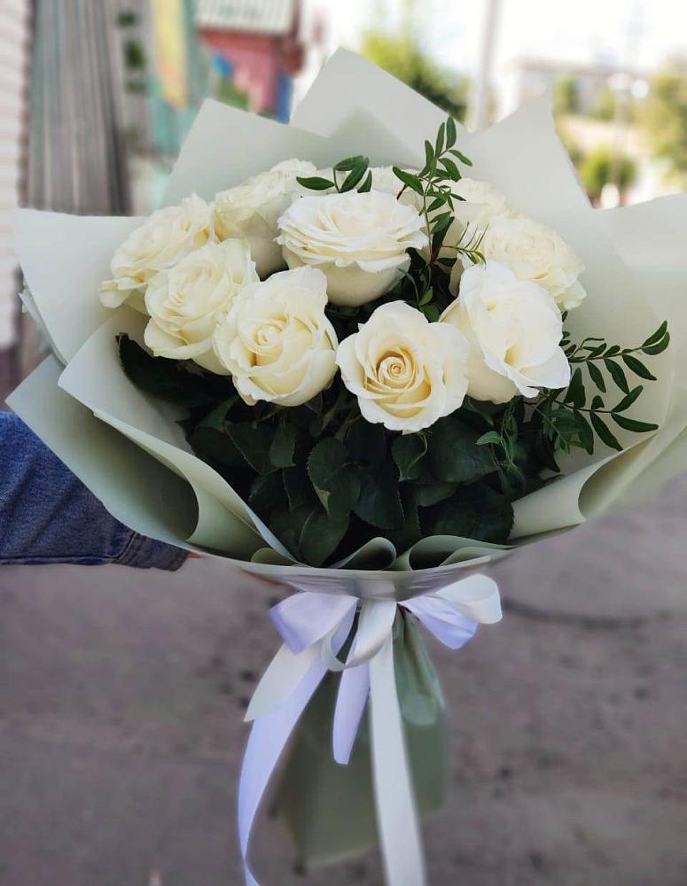 Букет Белые розы Проуд в Острове