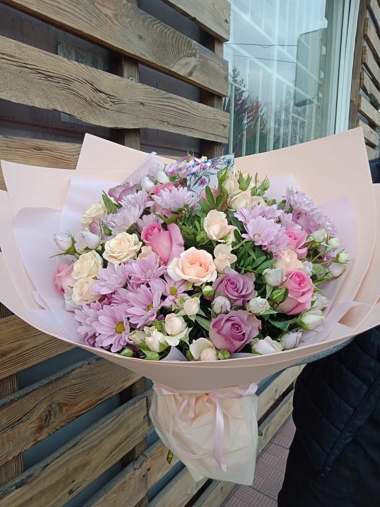 Букет цветов из: Розы и Хризантемы в Острове