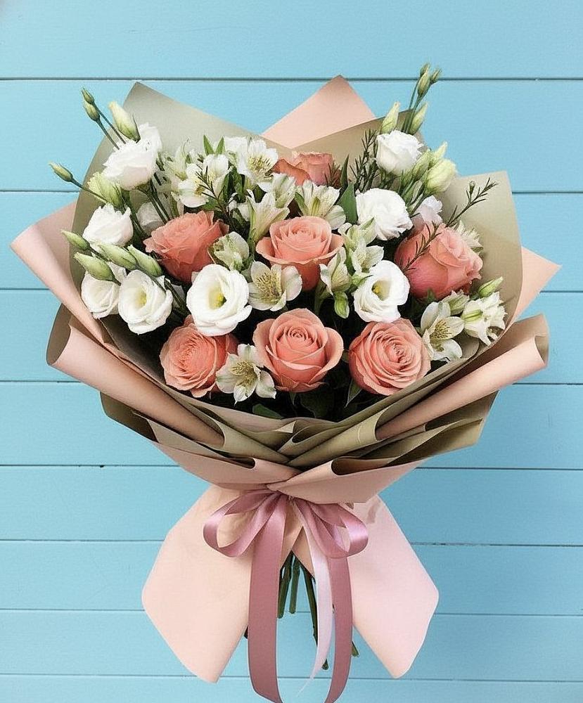 Букет цветов из: Розы, Альстромерии и Лизиантусы в Острове