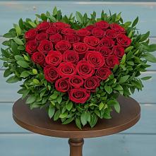 Цветочная композиция из Розы в виде сердца #REPLACE_PRED# Острове