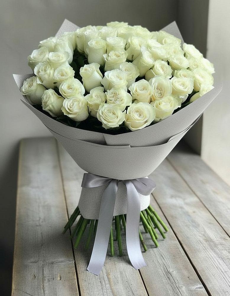 Букет 35 Белых роз в Острове