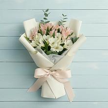 Букет цветов из:  Альстромерии в Острове