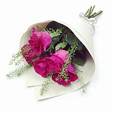 Букет цветов из:  Розы в Острове