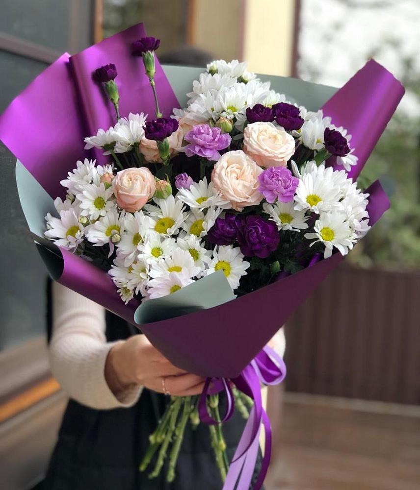 Букет цветов из: Хризантемы, Гвоздики и Розы в Острове