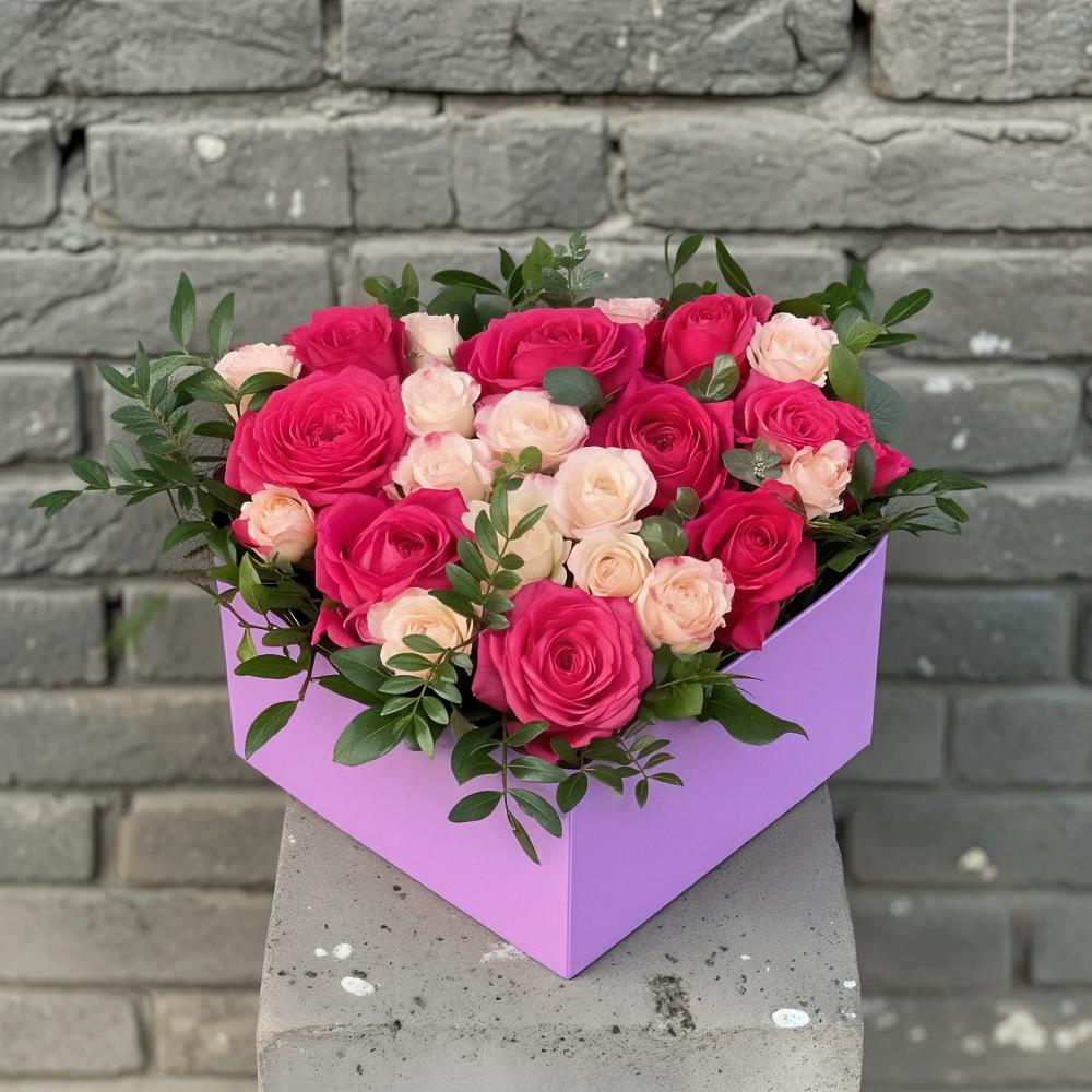 Цветочная композиция из Розы в коробке в Острове