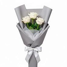 Букет 3 белые розы в Острове