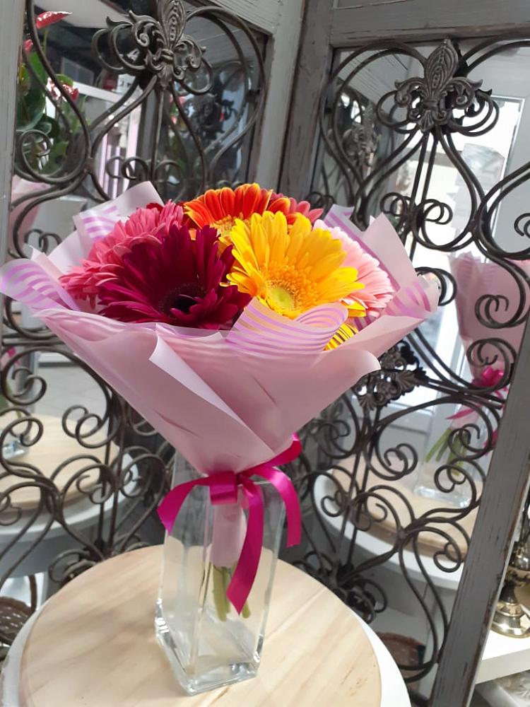 Букет цветов из: Герберы в Острове