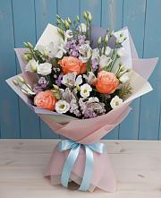 Букет цветов из:  Лизиантусы, Розы, Альстромерии и Гипсофила в Острове