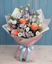 Букет цветов из:  Лизиантусы, Розы, Альстромерии и Гипсофила в Острове