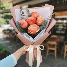 Букет цветов из:  Розы в Острове