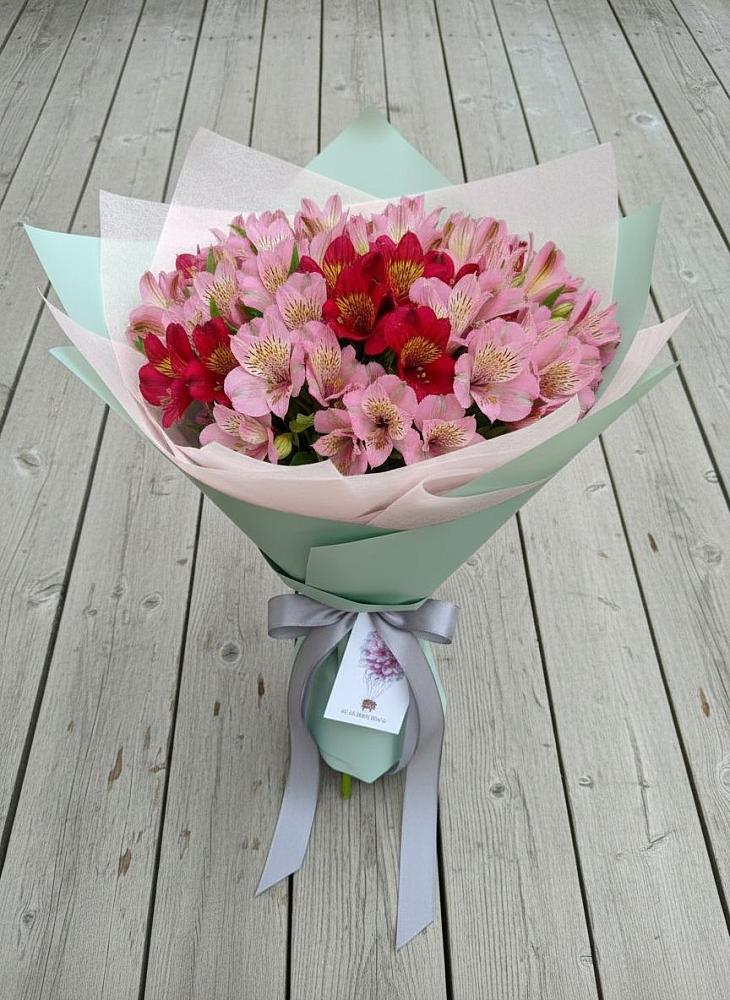 Букет цветов из: Альстромерии в Острове