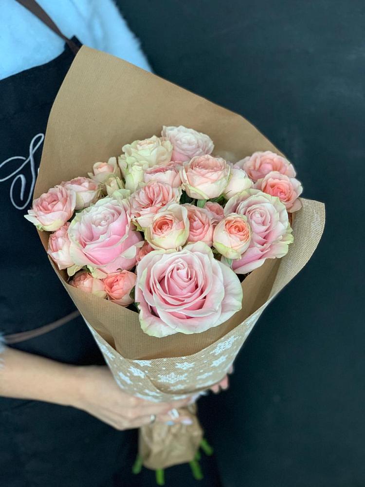 Букет цветов из: Хризантемы и Розы в Острове