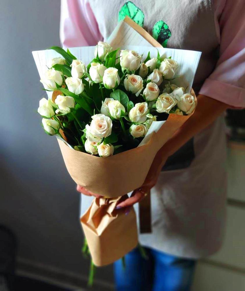 Букет цветов из: Розы в Острове