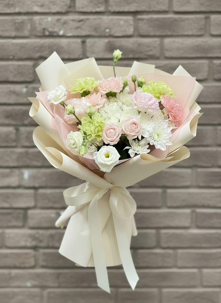 Букет цветов из: Гвоздики, Розы, Лизиантусы и Хризантемы в Острове