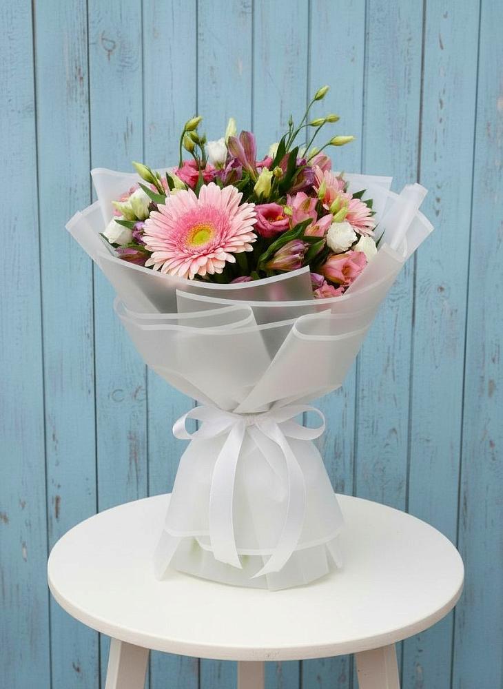 Букет цветов из: Герберы, Альстромерии и Лизиантусы в Острове