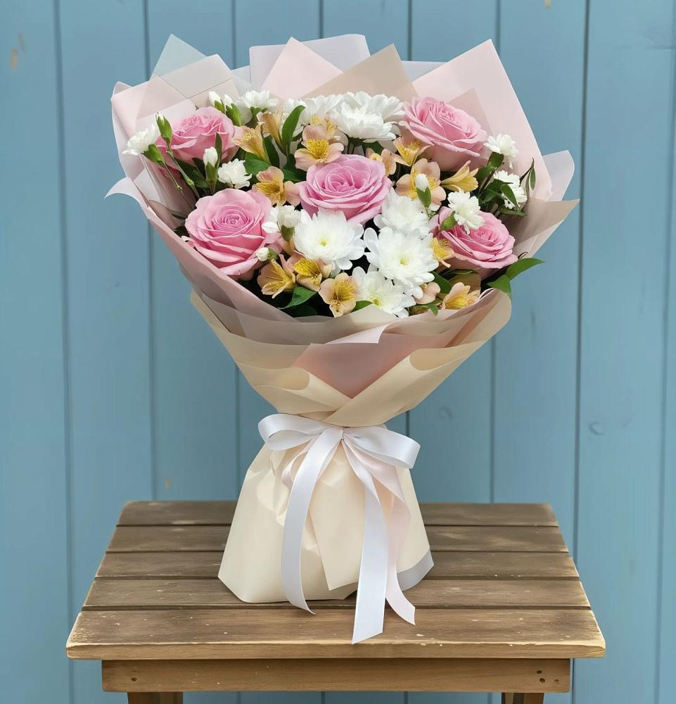 Букет цветов из: Гвоздики, Орхидеи и Розы в Острове