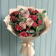 Букет цветов из:  Гвоздики и Розы в Острове