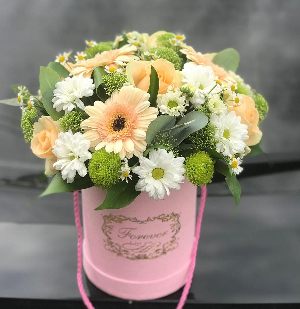 Цветочная композиция из Розы, Герберы и Хризантемы в шляпной коробке в Острове