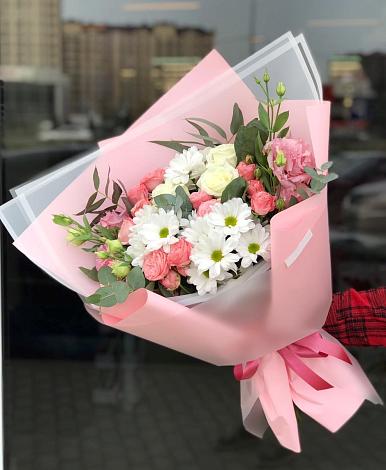 Букет цветов из: Розы, Лизиантусы и Хризантемы в Острове