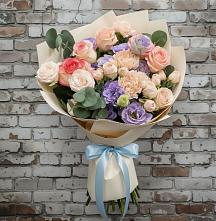 Букет цветов из:  Розы, Лизиантусы и Гвоздики в Острове