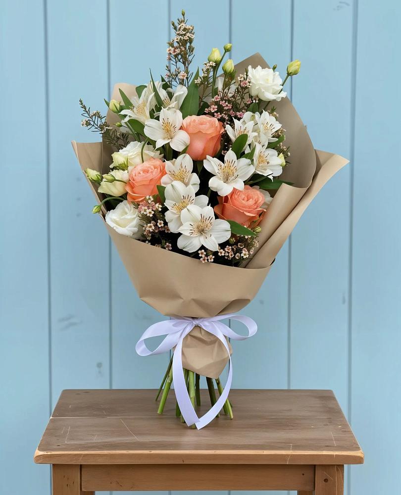 Букет цветов из: Альстромерии, Лизиантусы, Розы и Хризантемы в Острове
