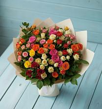 Букет Микс из разноцветных кустовых роз в Острове